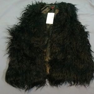 Bongo Faux Fur Zip Up Vest - Black
